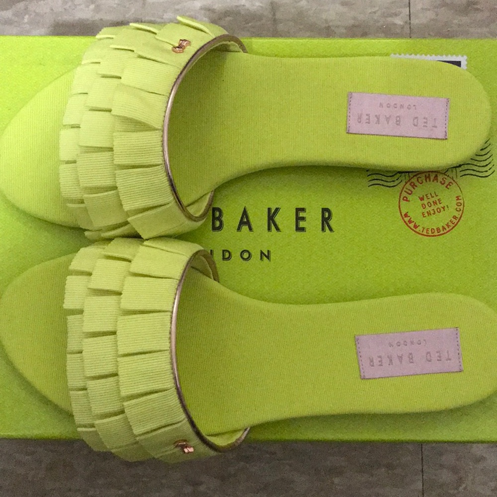 SOLD‼️ Ted Baker Towdi Flats